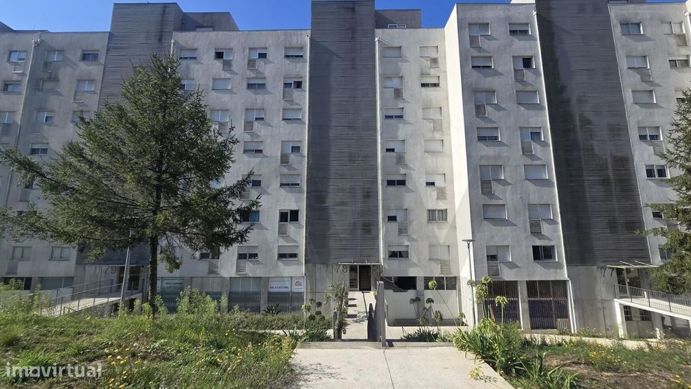 Apartamento T3 com garagem