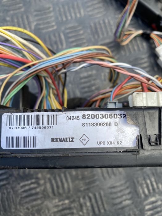 Блок запобіжників Renault Scenic 2 Megane 2, Сценік 2, Меган 2