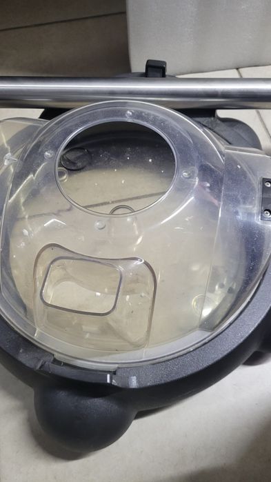 Пилосос з аквафільтром Lura  для очищення повітря і поверхонь