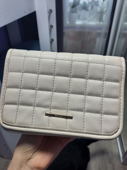 Клатч Bershka бежевый