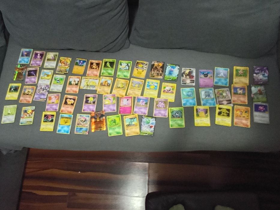 Różne karty Pokemon