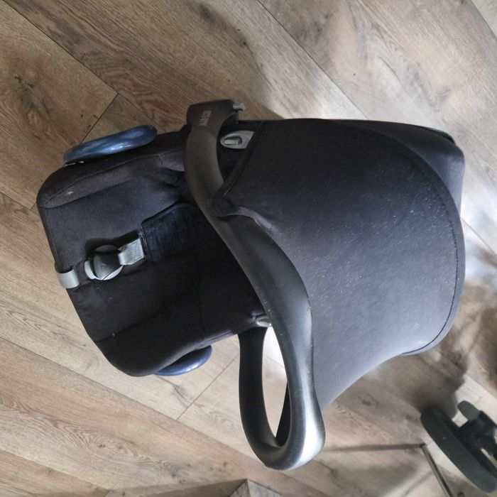 Sprzedam fotelik samochodowy