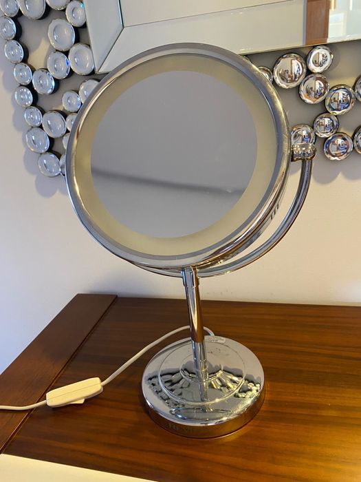 Espelho de Maquiagem com Luz LED e Aumento – Dupla Face