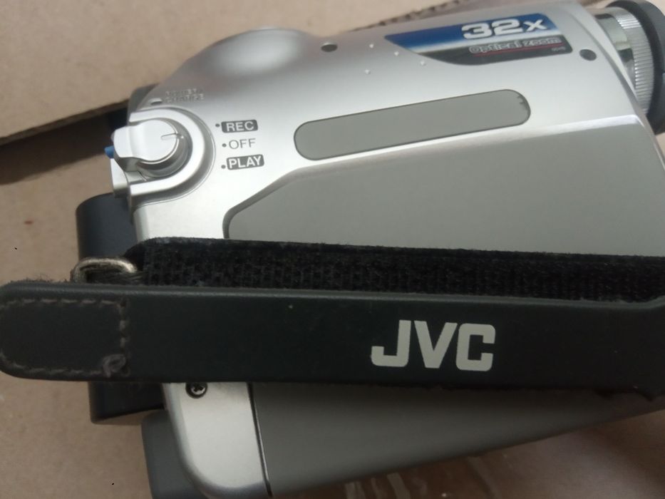 Видеокамера JVC GR-D320E