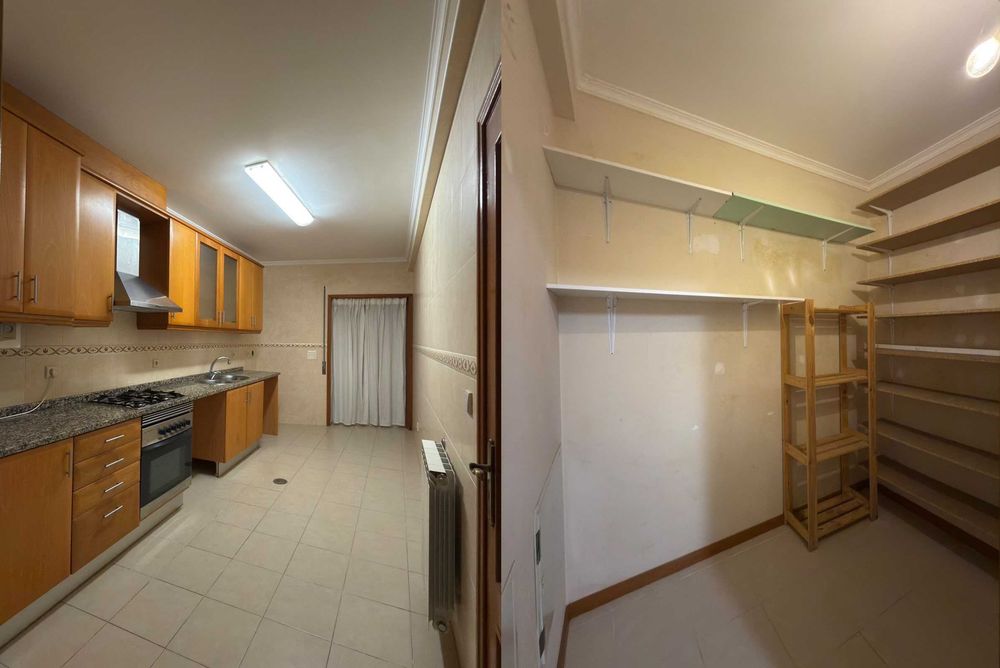 Arrendamento de apartamento T2+1 na Rua Primeiro de Maio