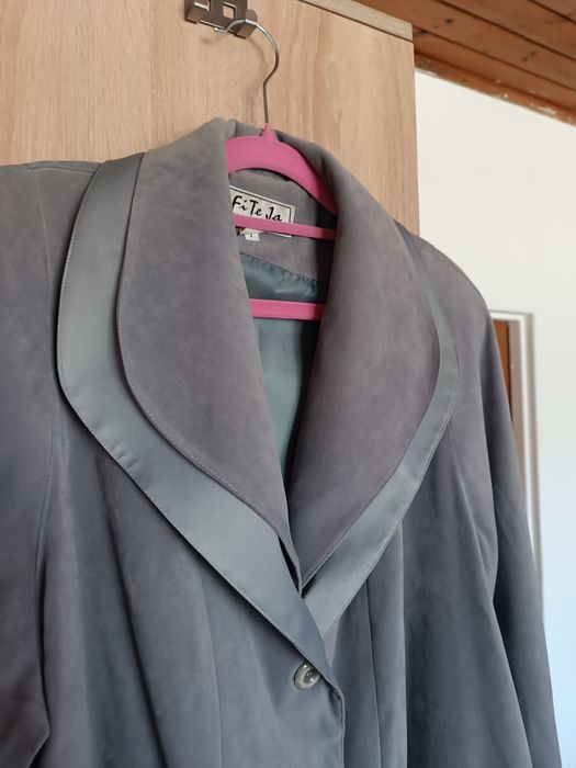 Siwy płaszczyk wiosenno-jesienny..