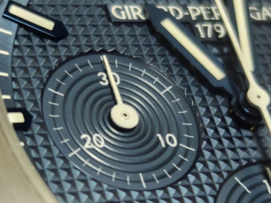 Часы годинник Girard Perregaux Laureato Chronograph