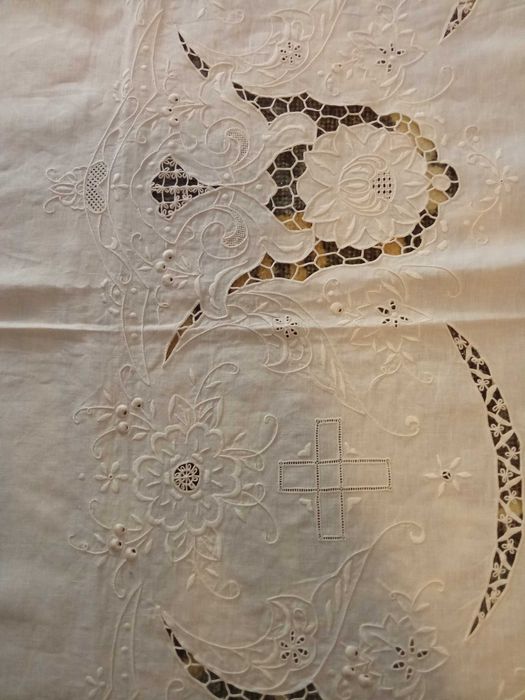 100% Linho Branca bordada à mão 2.60/1.75m + 12 Guardanapos