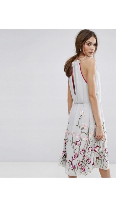 Haft midi koronka tiul kwiaty cekiny Asos fredzle maxi długa