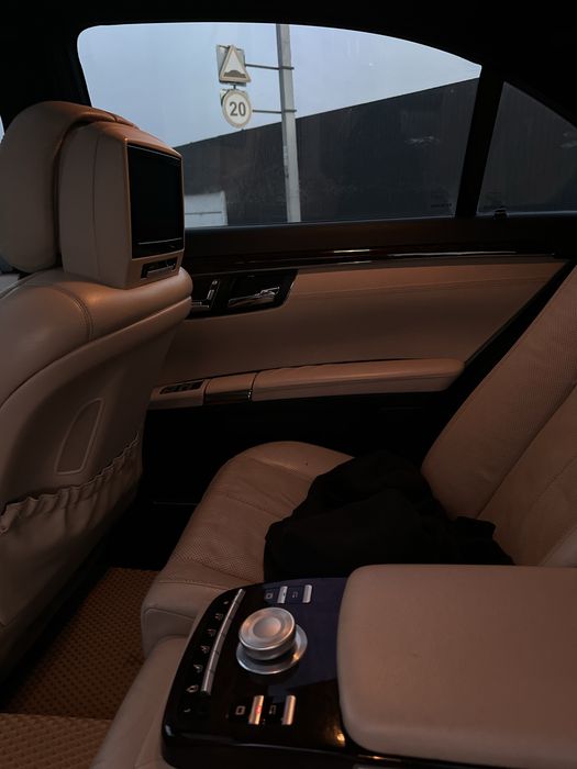 Mercedes-Benz W221