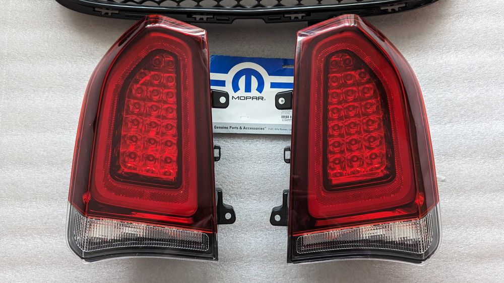 Фонари LED темні нові фонарь ліхтар лівий правий CHRYSLER 300 15-23р.