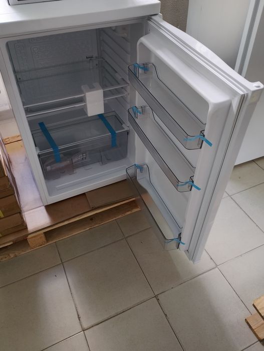 Frigorífico  Novo com 126 litros ideal para ,quartos, escritório,salão área  com pequeno espaço