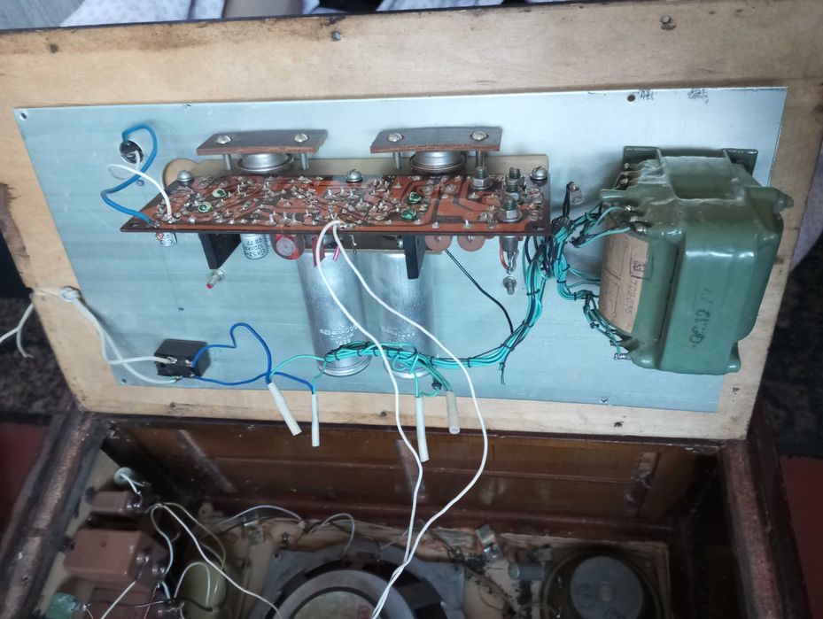 Колонка Вега 25АС-2, с самодельным встроеным усилителем.