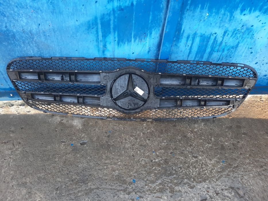 Решітка радіатора Мерседес GLA w156