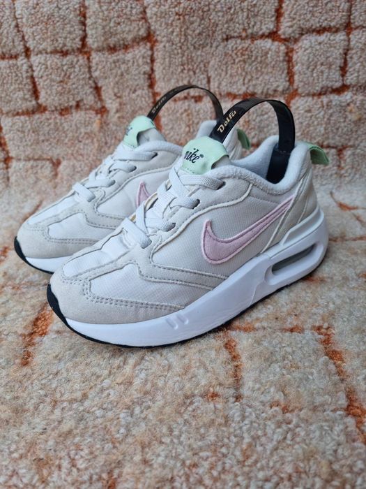 кроссовки Nike Air Max Dawn.