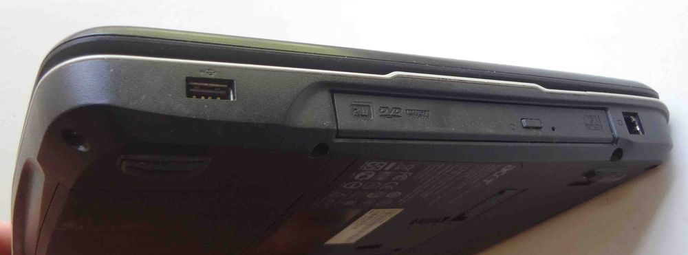 Ноутбук Acer AR5BXB63, включается