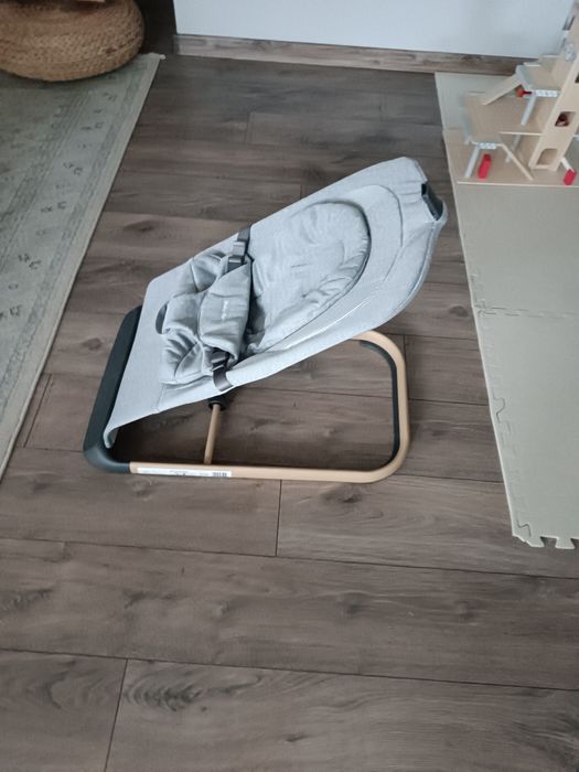 Leżaczek Bujaczek z wkładką Moby-system Lily