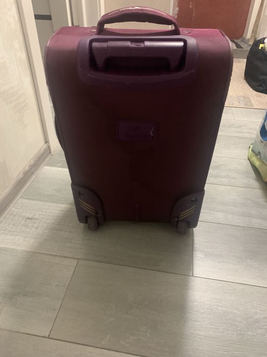 Чемодан  THRE BIRDS.