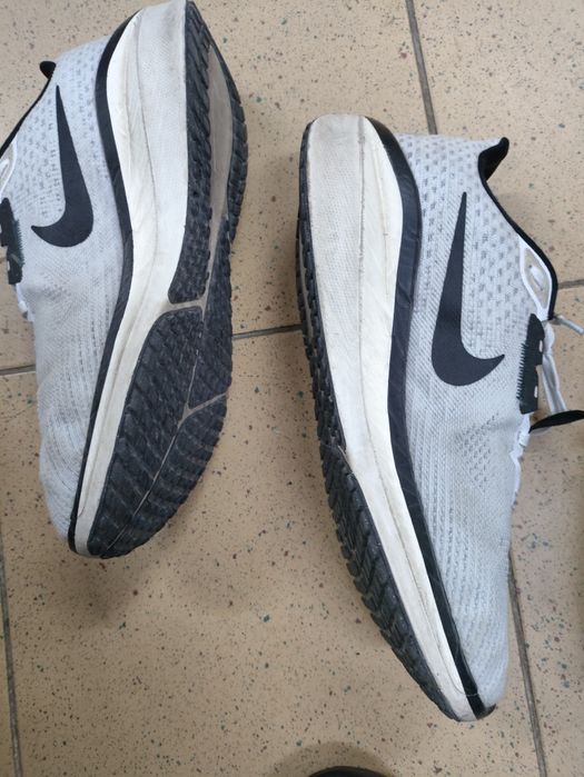 Tênis Nike Vomero 17