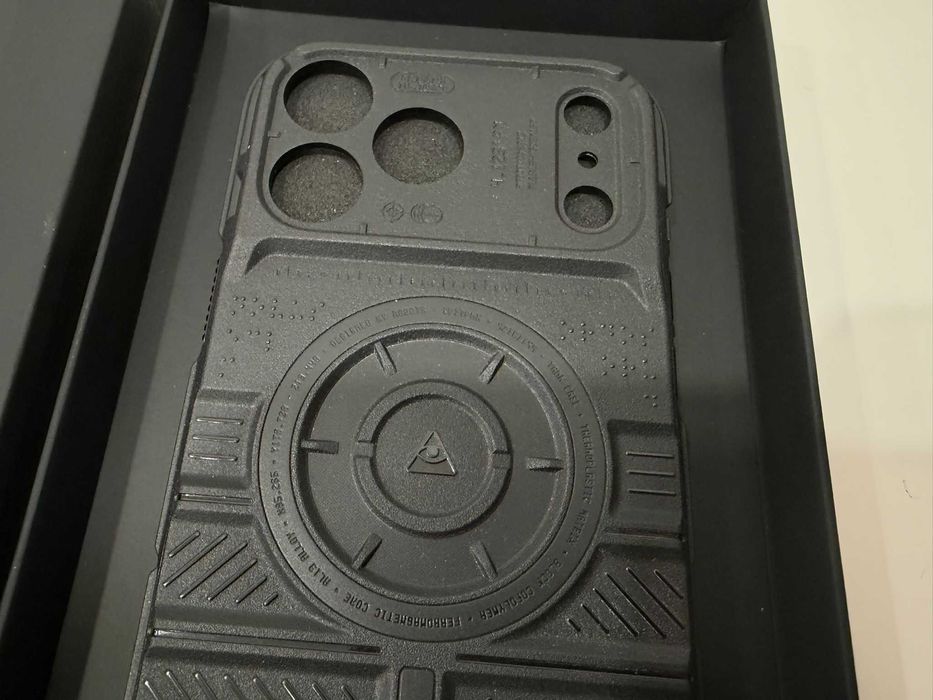 Dbrand оригінальний чохол на iPhone 17 Pro Max - Tank Case