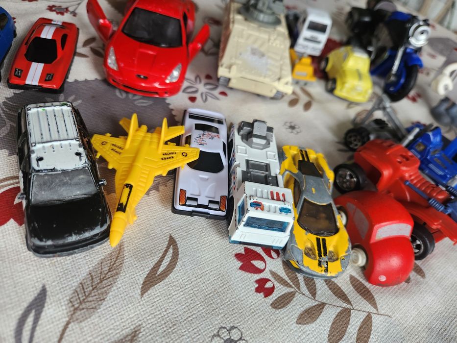 Лот игрушек машинок