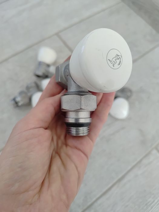 Крани радіторні 1/2 GIACOMINI  є 7 шт.