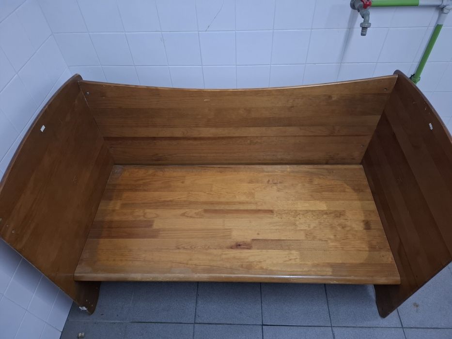 Berço/secretária e banco