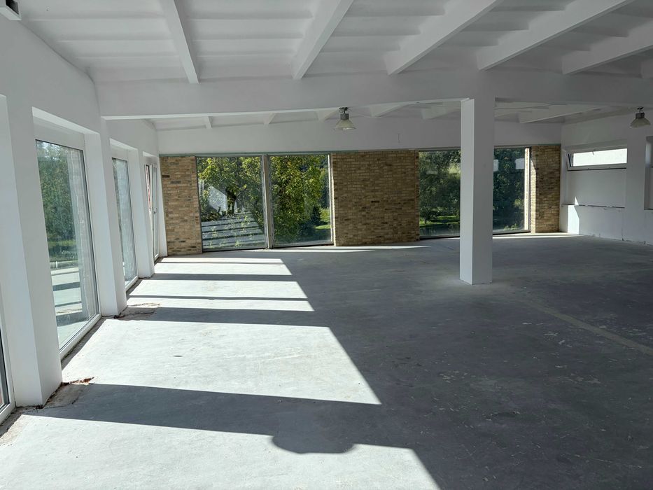 Lokal na wynajem 200 m kw. (możliwość do 300 m kw.), Centrum, parking