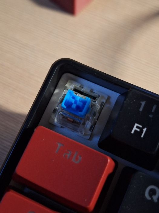 Продаю игровую механическую клавиатуру