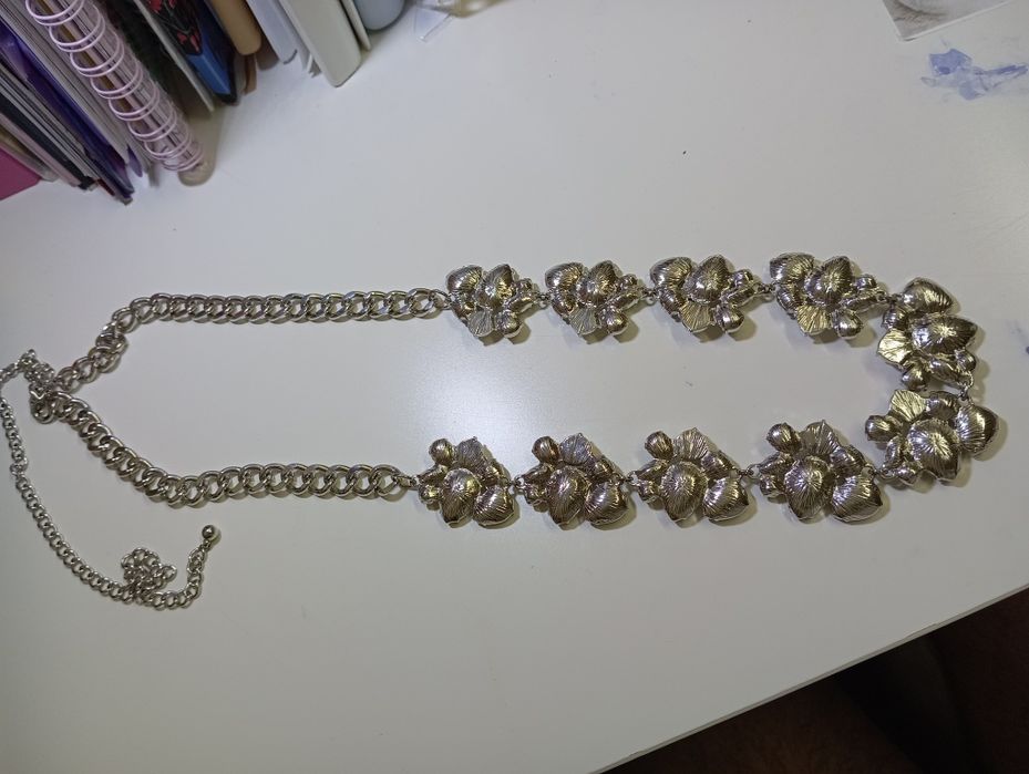 Колье с крупными камнями. Ожерелье с камнями.