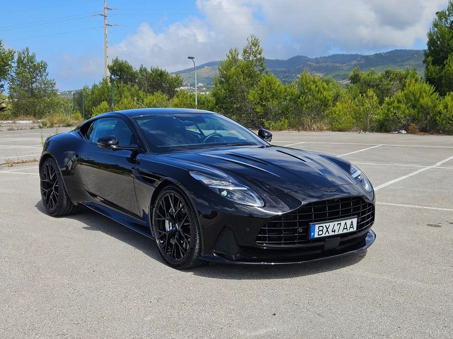 Aston Martin DB12 Coupé V8