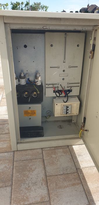 Skrzynka elektryczna budowlana