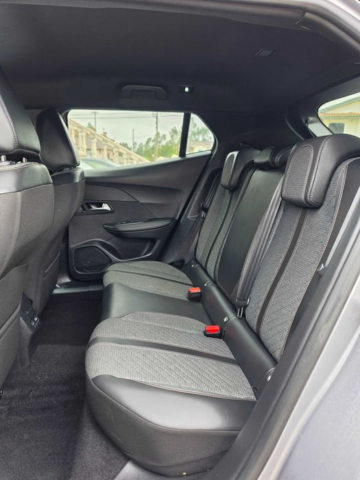Peugeot 2008 ii fase2 1.2i 130cv EAT8 ALLURE