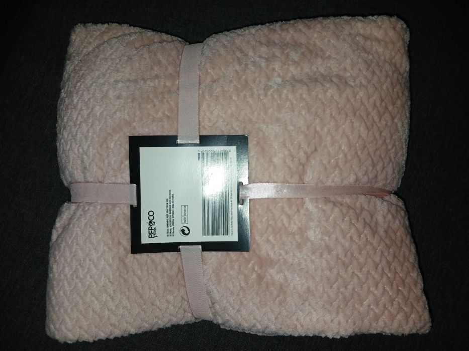 Нові, якісні,фірмові пледи.