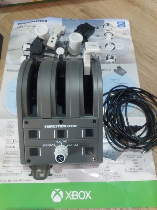 Thrustmaster TCA Yoke Pack Boeing Edition – Wolant i Panel Przepustnicy Xbox / PC