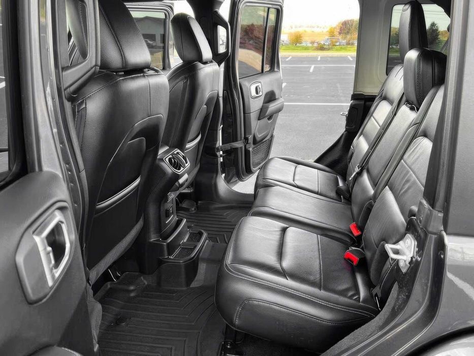 Jeep Wrangler Unlimited Sahara      2018