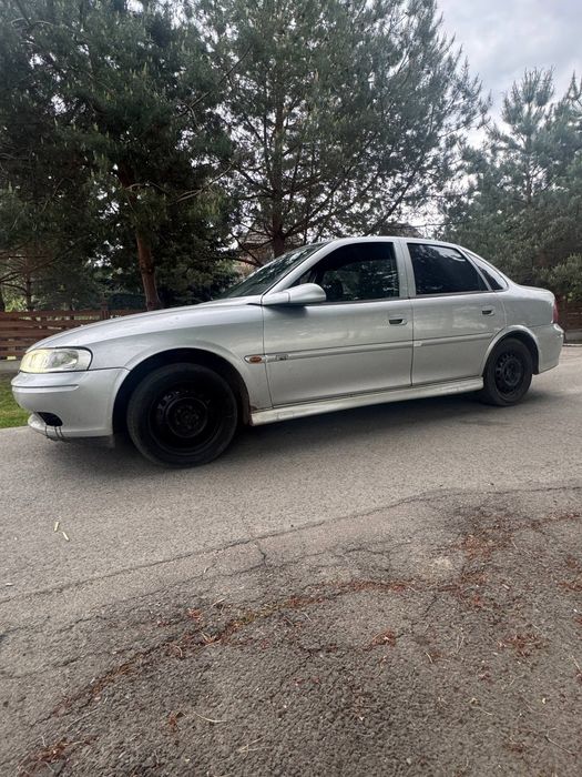 Opel vectra b 2000 року 1.8 бензин