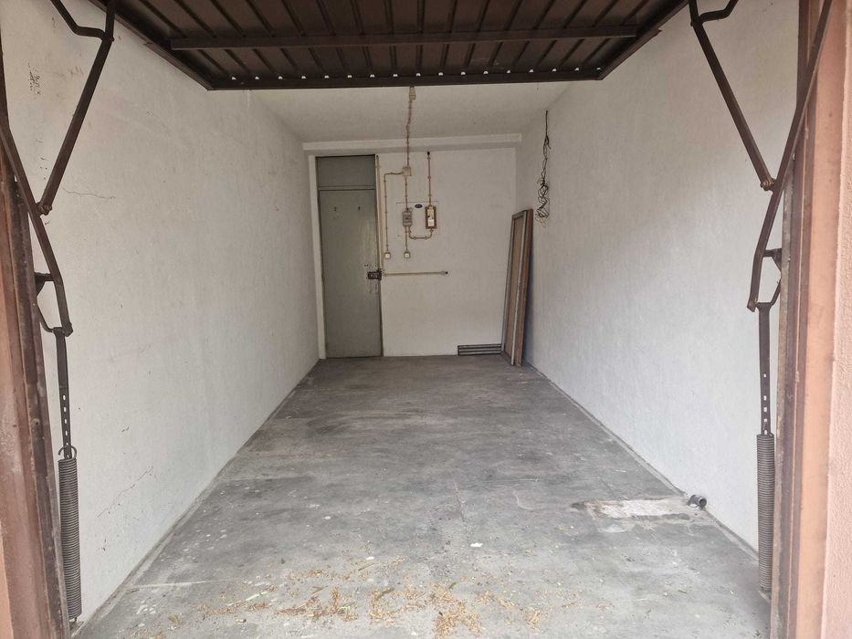 Garagem - Monte Abrão