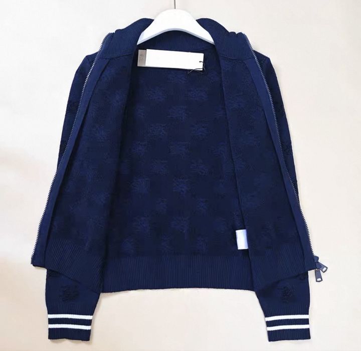 Продам женскую  кофту Karl Lagerfeld