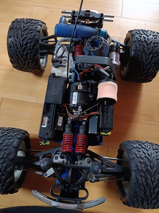 Traxxas revo nitro 3.3, 2.5r auto spalinowe