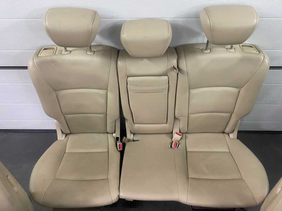 Салон сидіння сидения Subaru Tribeca 05-14р. Без правого сидіння