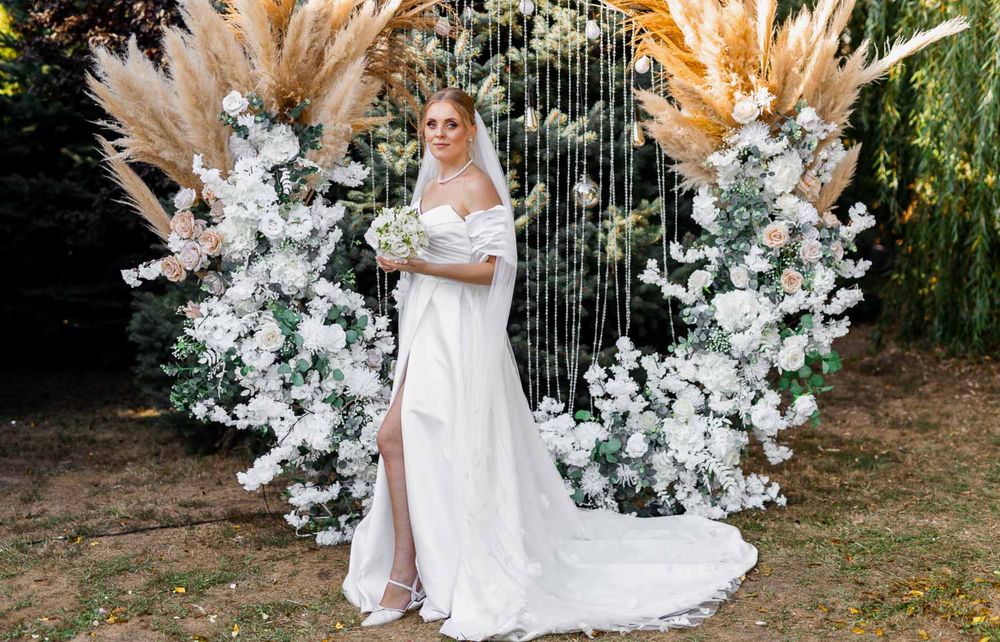 Весільна  сукня атласна