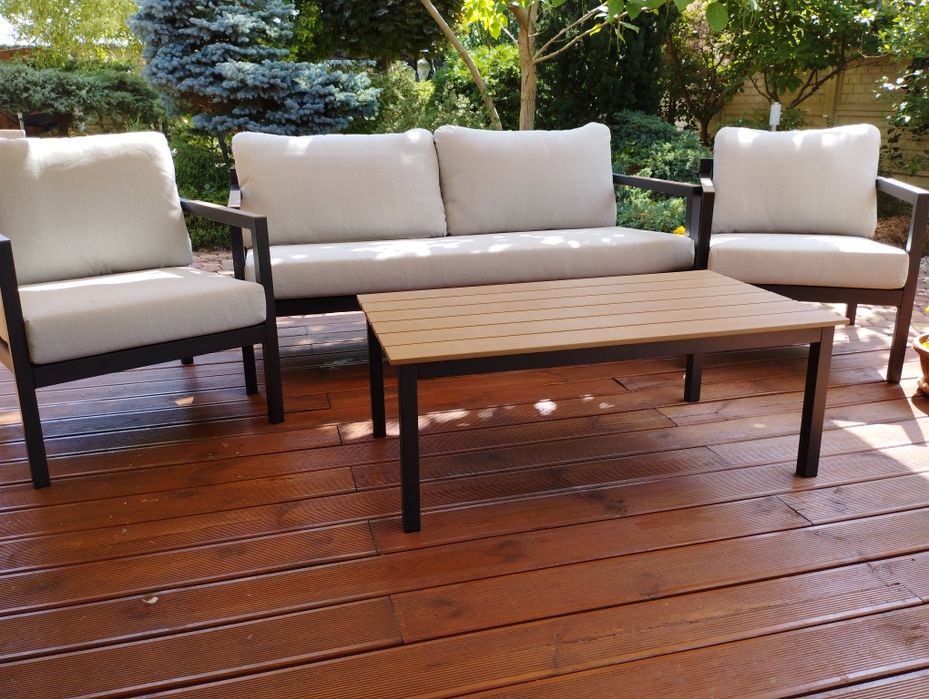 Meble ogrodowe Bejstrup Jysk sofa, dwa fotele stolik.