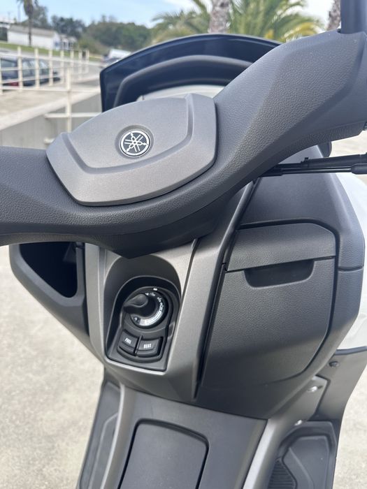 Yamaha Nmax 125 - poucos klms