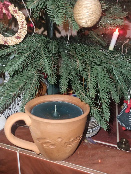 Аромо свічки в горнятках, різдвяні кулі ручної роботи, магніти