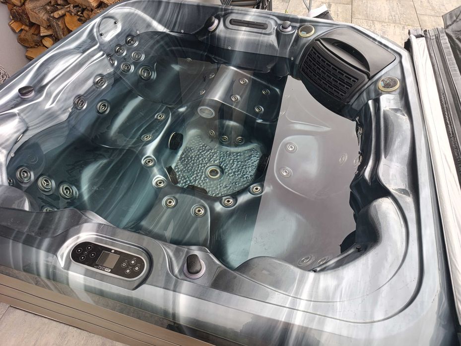 Hot tub Jacuzzi Jakuzi Balia Bania Spa Platinium spa
