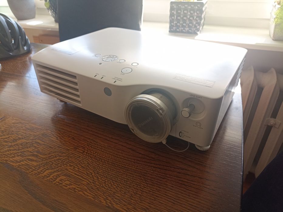 Panasonic pt-ax200e