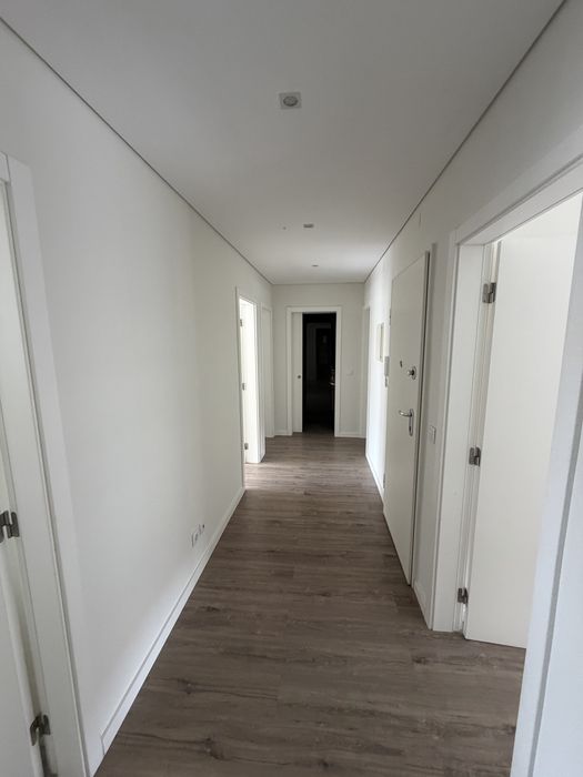 QUARTO DISPONIVEL em agualva cacem