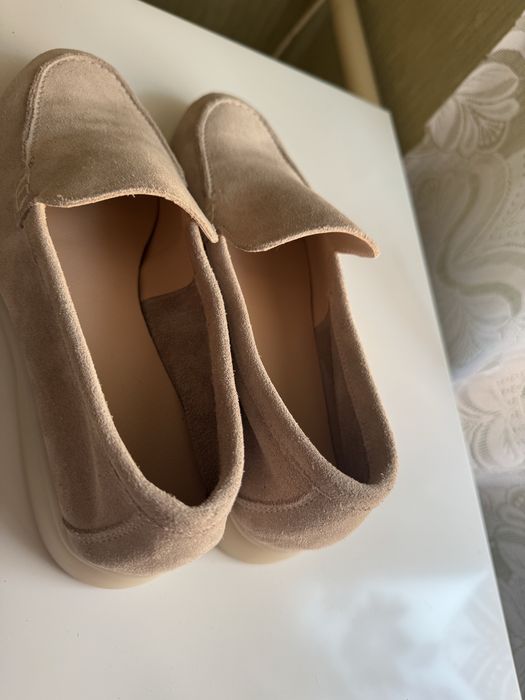 Нові замшеві лофери 38р