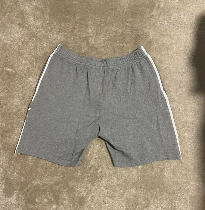 Calções cinzentos da Adidas tamanho L